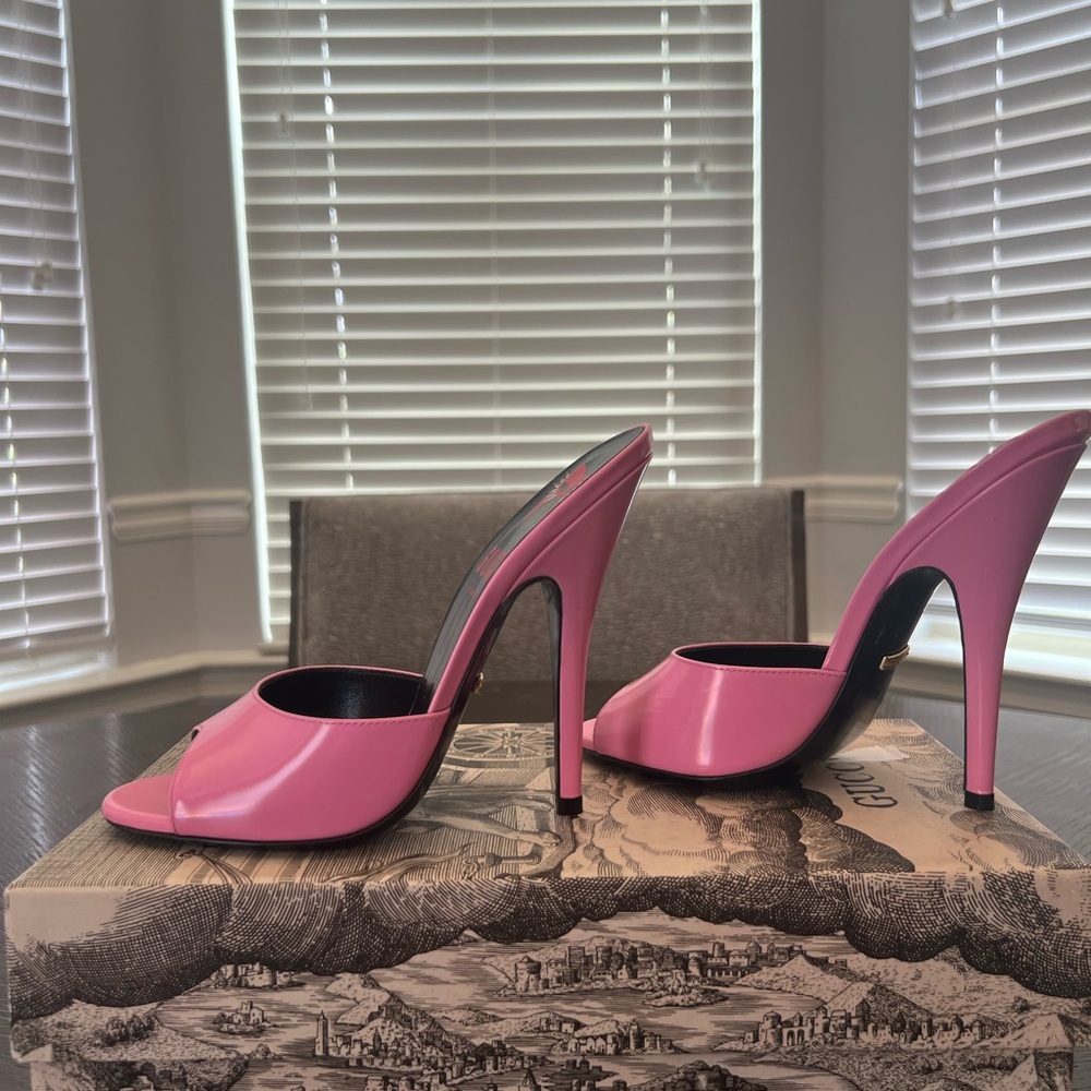 Gucci Scarlet Pink Patent Leather Mule